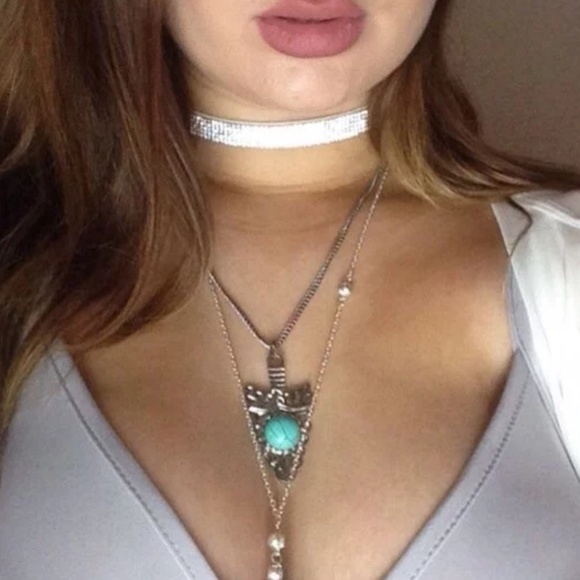 Beautiful Blue Rhinestone Choker - Picture 2 of 6