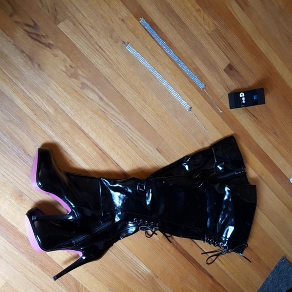 Beautiful Blue Rhinestone Choker - Picture 4 of 6