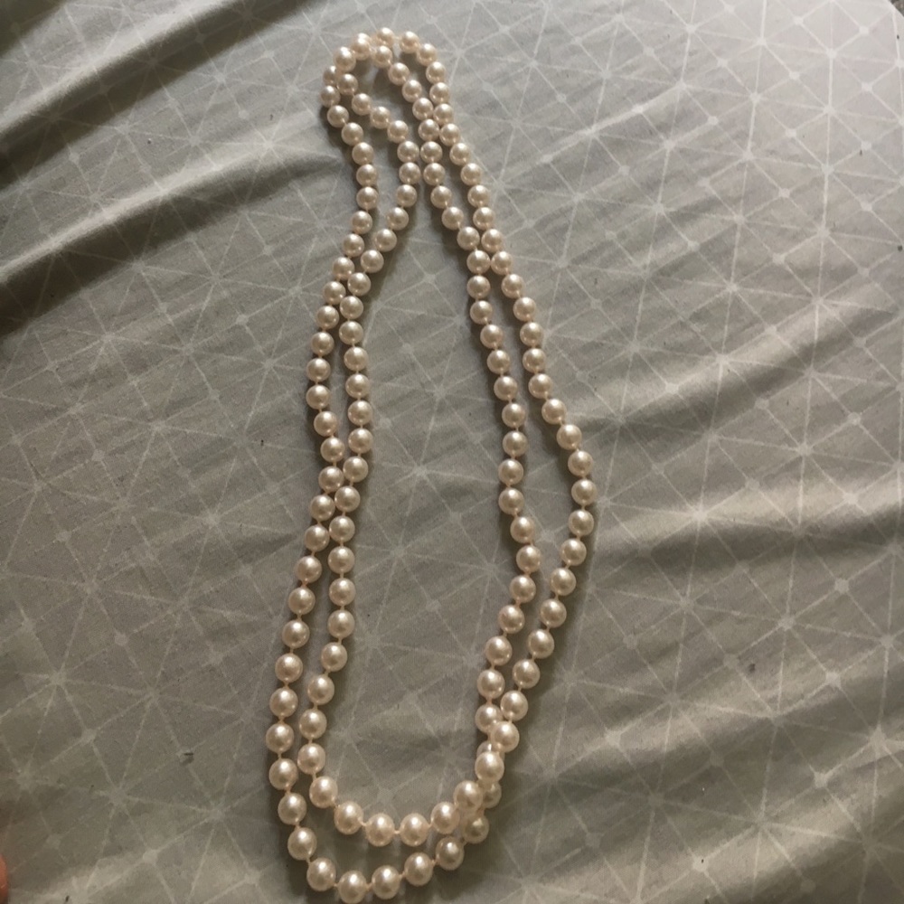 Women's Pearl necklace