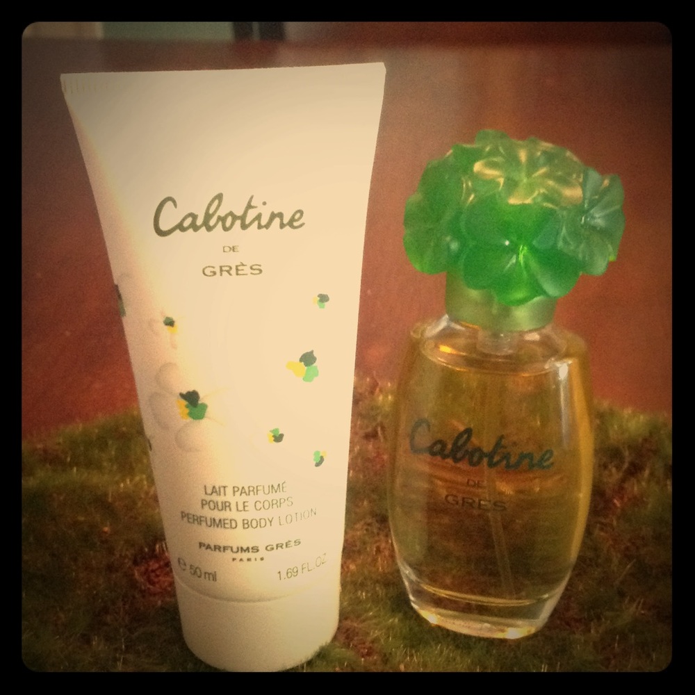 Like new Cabotine De Gres 2 pc travel set