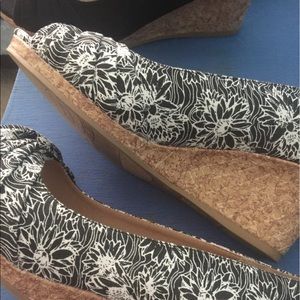Brand new size 10 wedge heel. They are 10 wide
