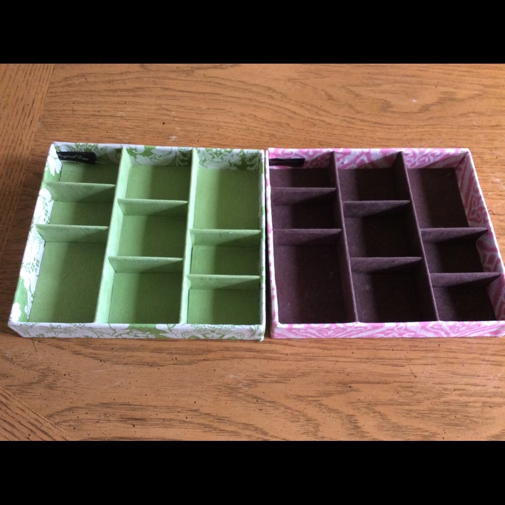 Accessory storage containers