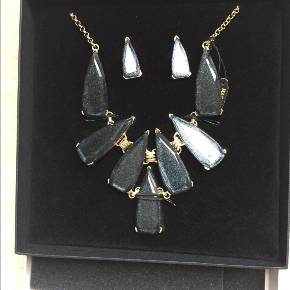 Necklace and earring set
