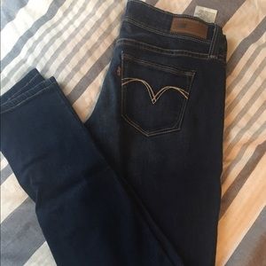 Levi's jeans -Demi Curve size 7/28