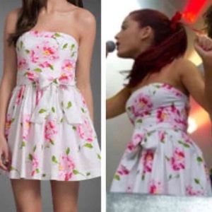 As seen on Ariana Grande small