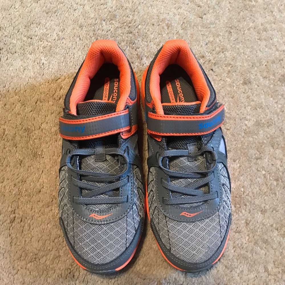 NIB saucony size 1W youth boys tennis shoes