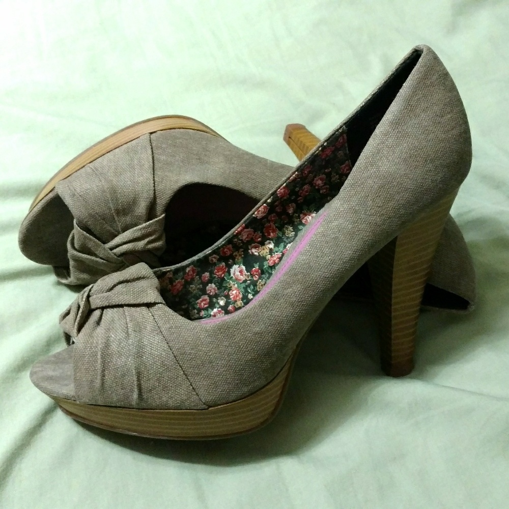 Kenneth Cole heels