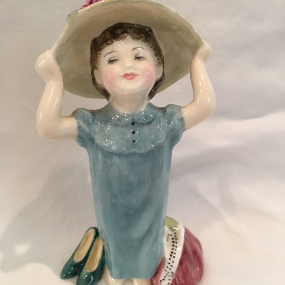 Royal Doulton Figurine 'MAKE BELIEVE '
