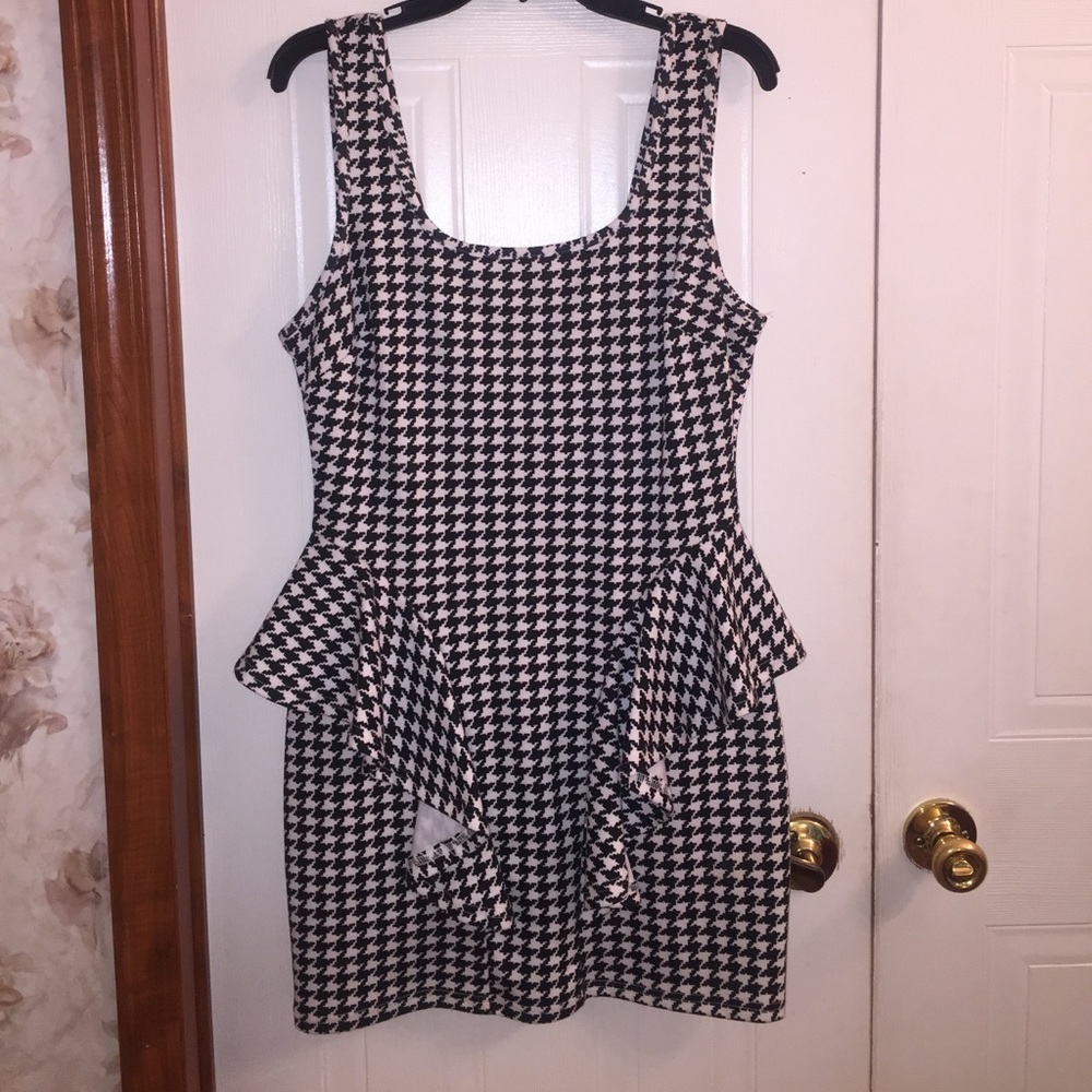Super Cute Houndstooth Print Dress