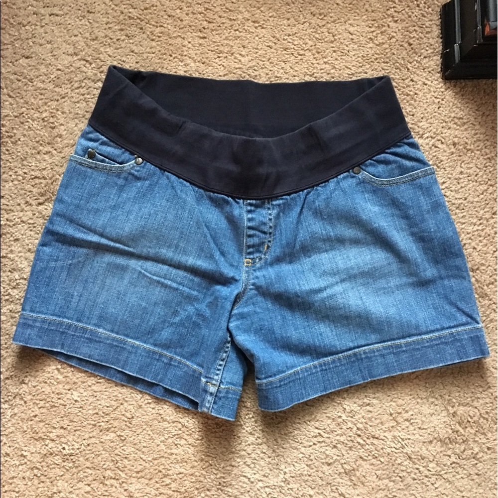 Liz Lange maternity shorts