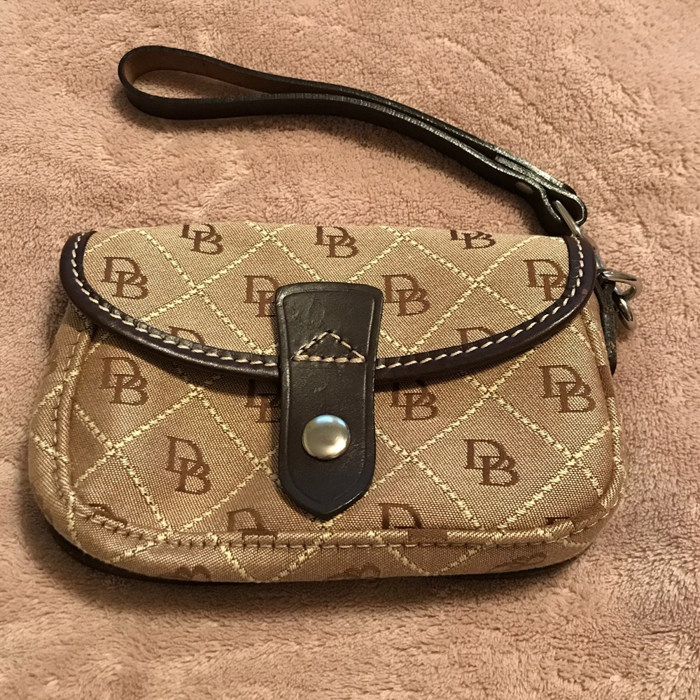 ‼️SALE‼️Dooney & Bourke wristlet