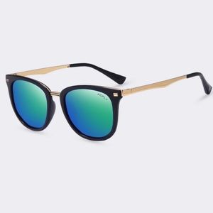 Polarized mirrored sunglasses