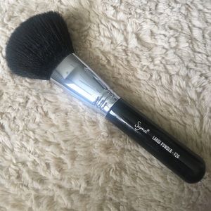 Sigma F20 large powder brush
