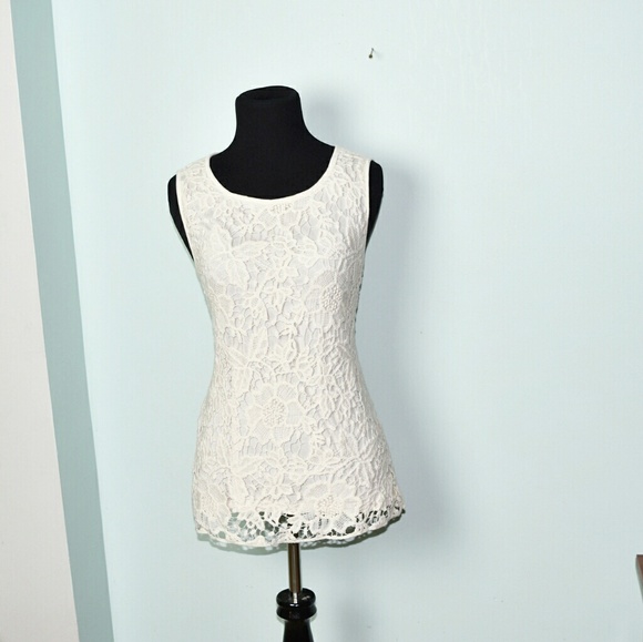 Tops - Gorgeous White Lace Flowy Blouse