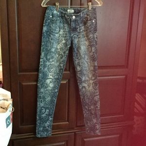 Celebrity Pink jeans size 5 cute blue pattern.