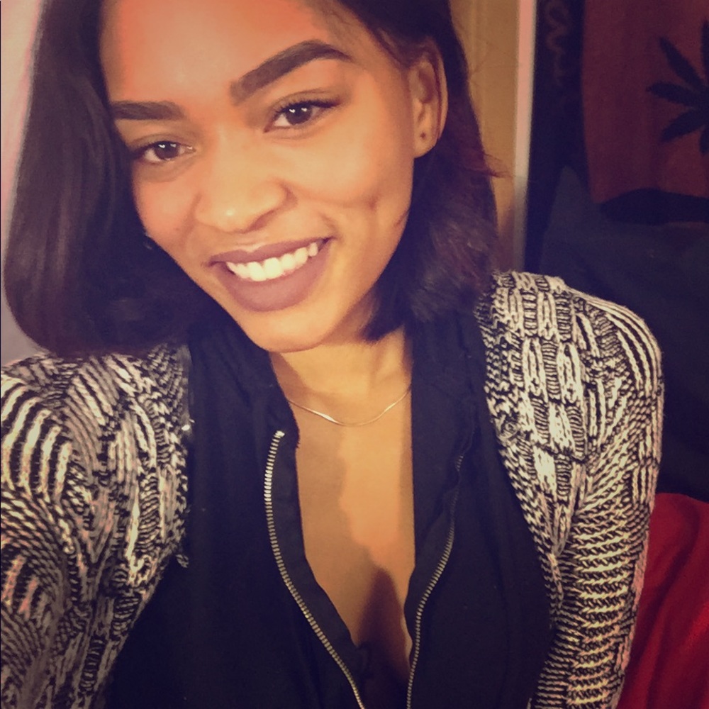 Meet your Posher, Alexis