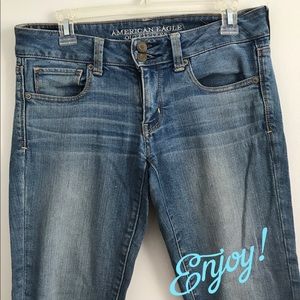 SZ 6 American Eagle Artist Crop Jeans