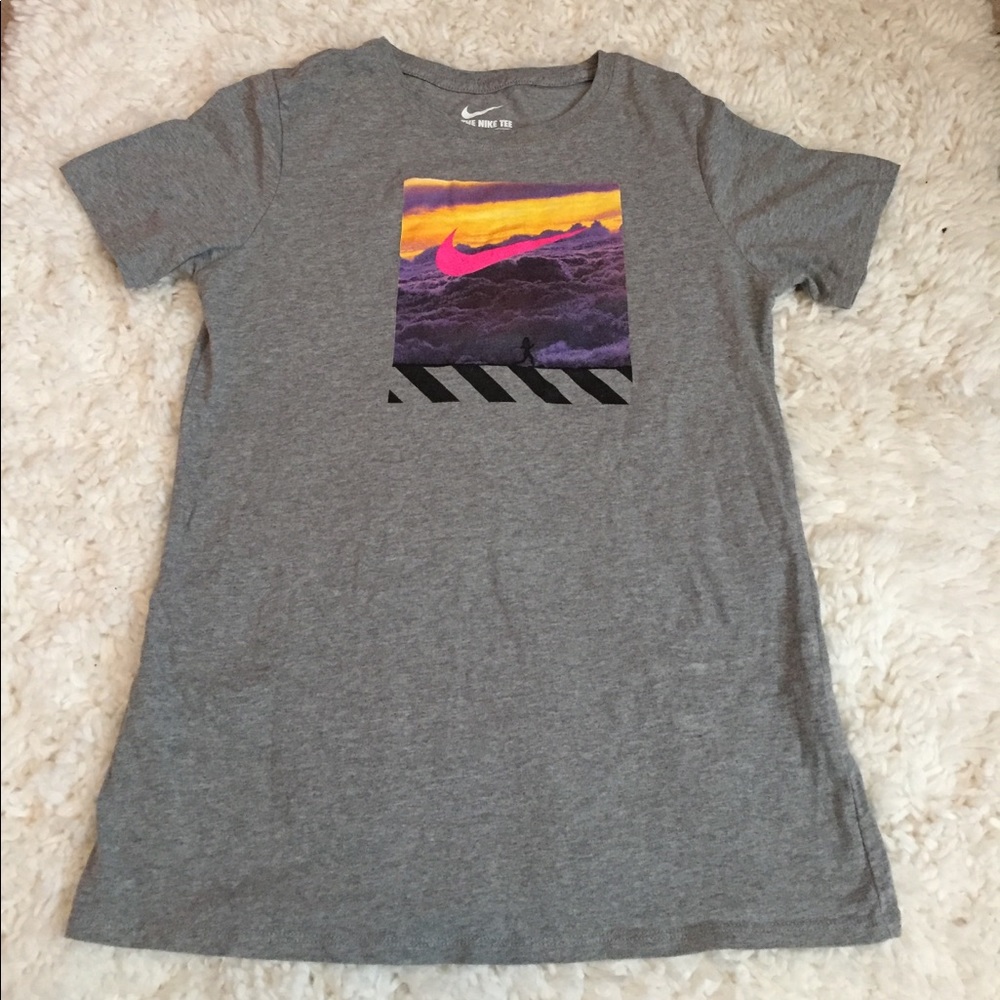 Nike tee