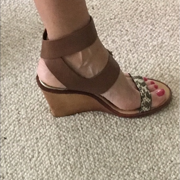 Dolve Vita Wedges, Size 9 - Picture 7 of 7