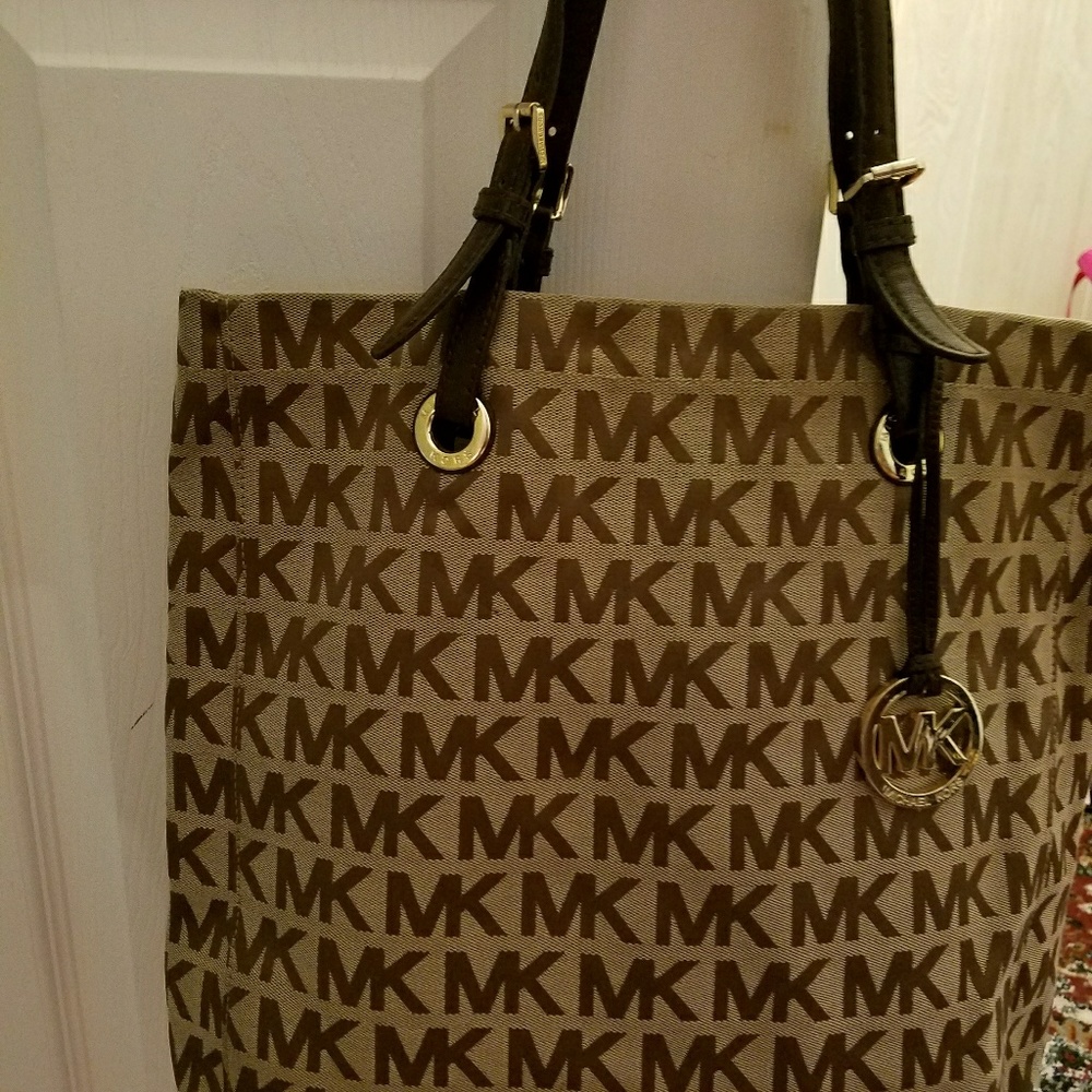 Authentic Michael Kors Signature purse