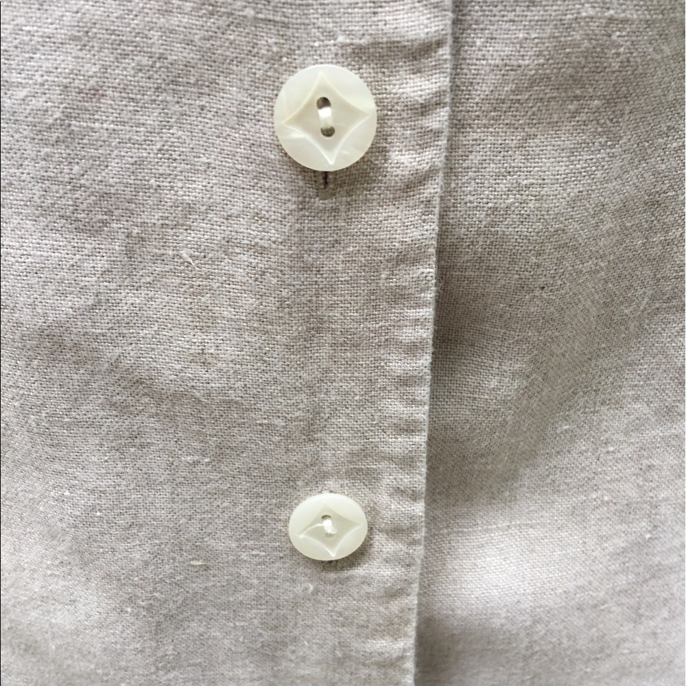 💕Linen Button down Blouse & white T shirt Outfit! - Picture 7 of 8