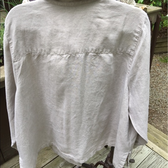 💕Linen Button down Blouse & white T shirt Outfit! - Picture 8 of 8