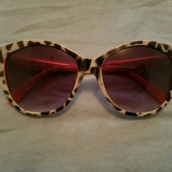 Sunglasses - Picture 2 of 3