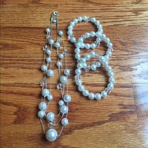 3 strain Pearl Necklace and Braclets