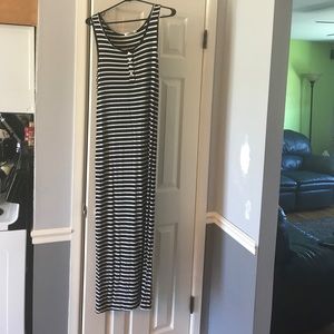 BNWOT Black and White Stripped Maxi Dress 👗!!