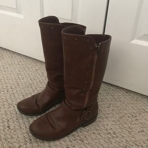 Brown boots