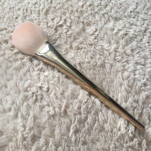 Real techniques 100 arched powder brush