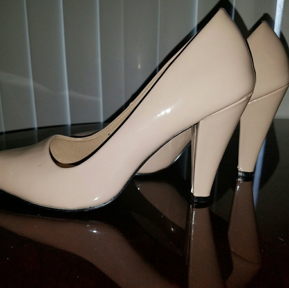 Heels - Picture 6 of 6