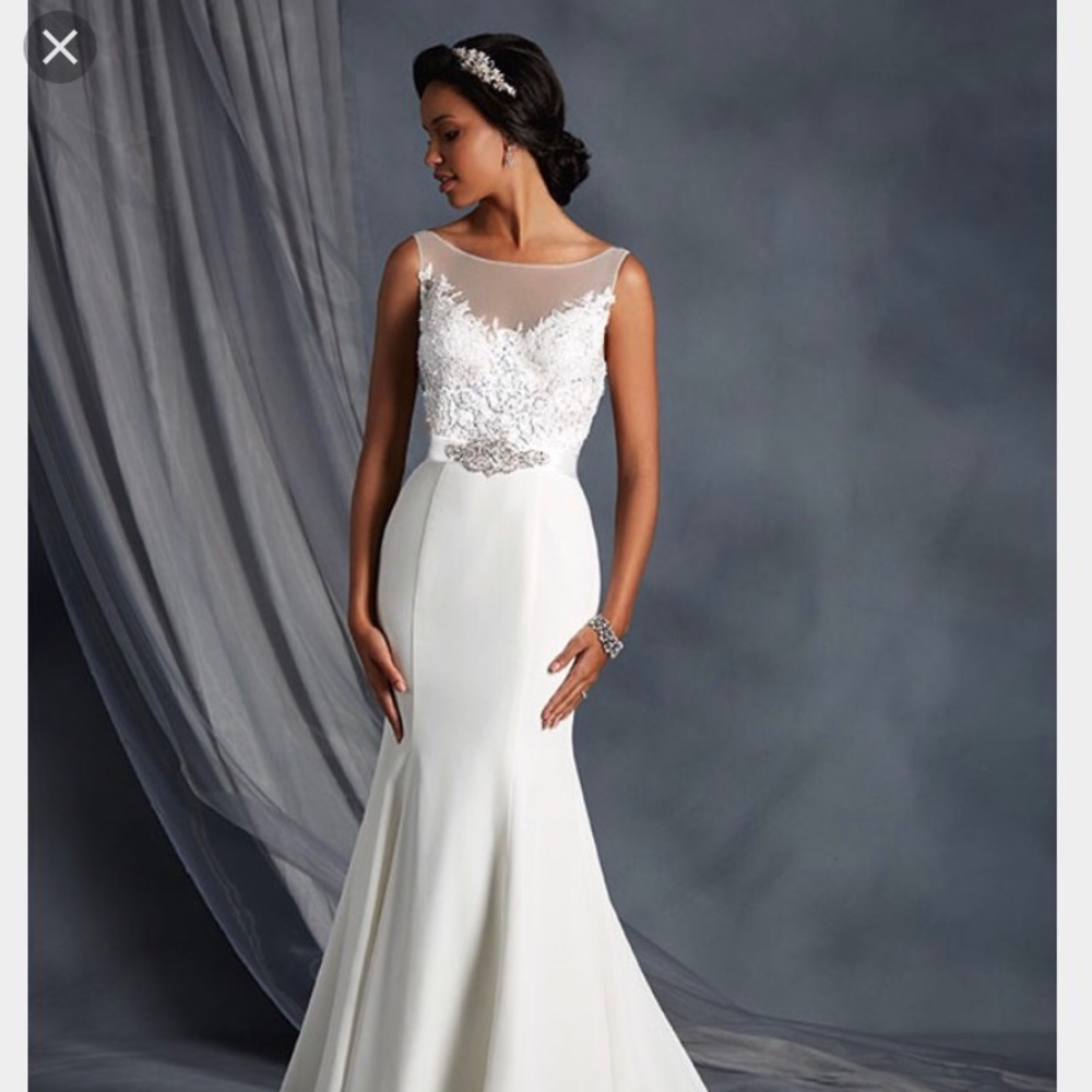 Alfred Angelo wedding dress. Only tried on.