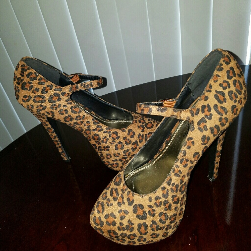 Heels - Picture 2 of 3