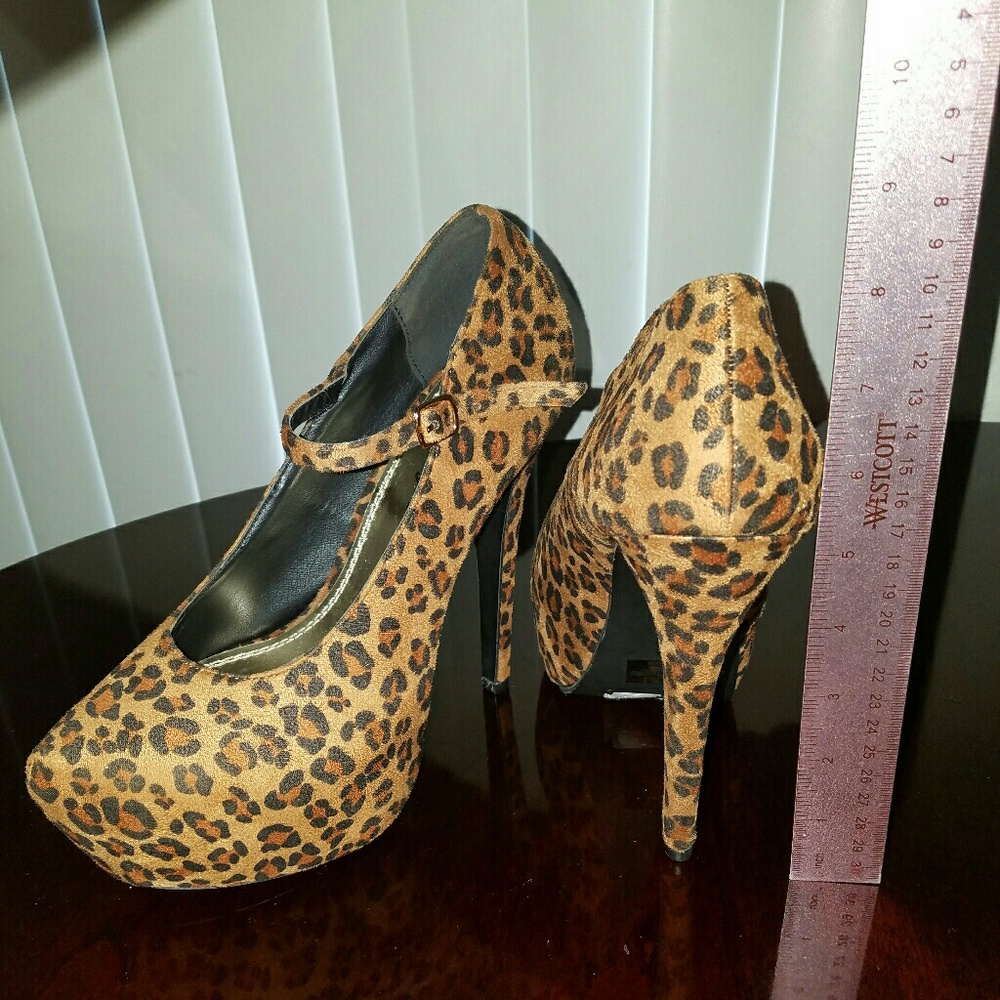 Heels - Picture 3 of 3