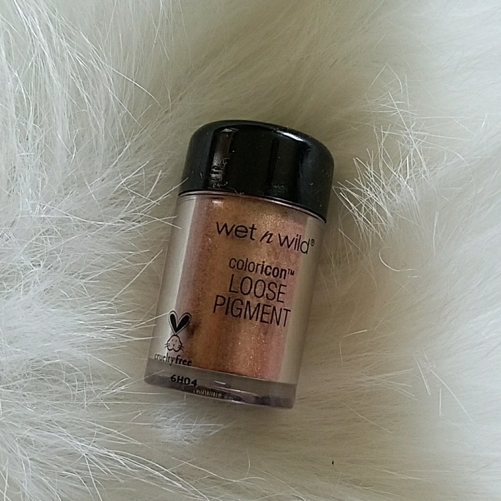 Wet n wild loose pigment heart of rose gold