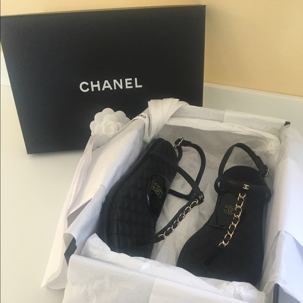 🌟S/EB 1 (OF) MY FAVORITE🌟NIB Auth Chanel Thong Sandal SZ 37/7