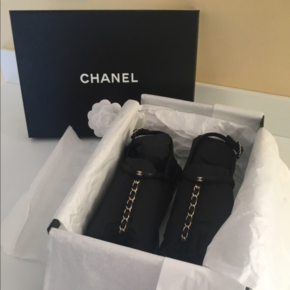 🌟S/EB 1 (OF) MY FAVORITE🌟NIB Auth Chanel Thong Sandal SZ 37/7 - Picture 4 of 6
