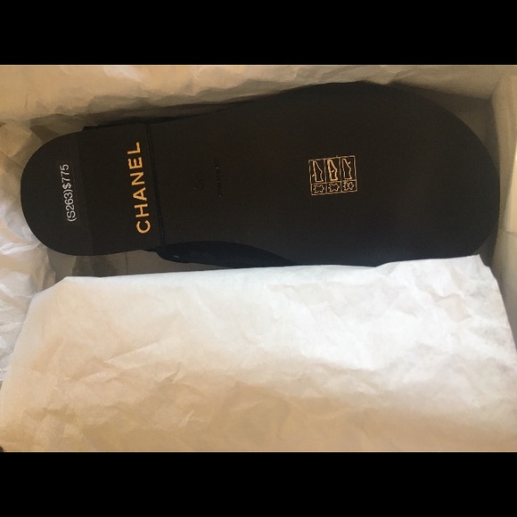 🌟S/EB 1 (OF) MY FAVORITE🌟NIB Auth Chanel Thong Sandal SZ 37/7 - Picture 6 of 6