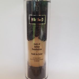 Kat Von D lock it tatto foundation
