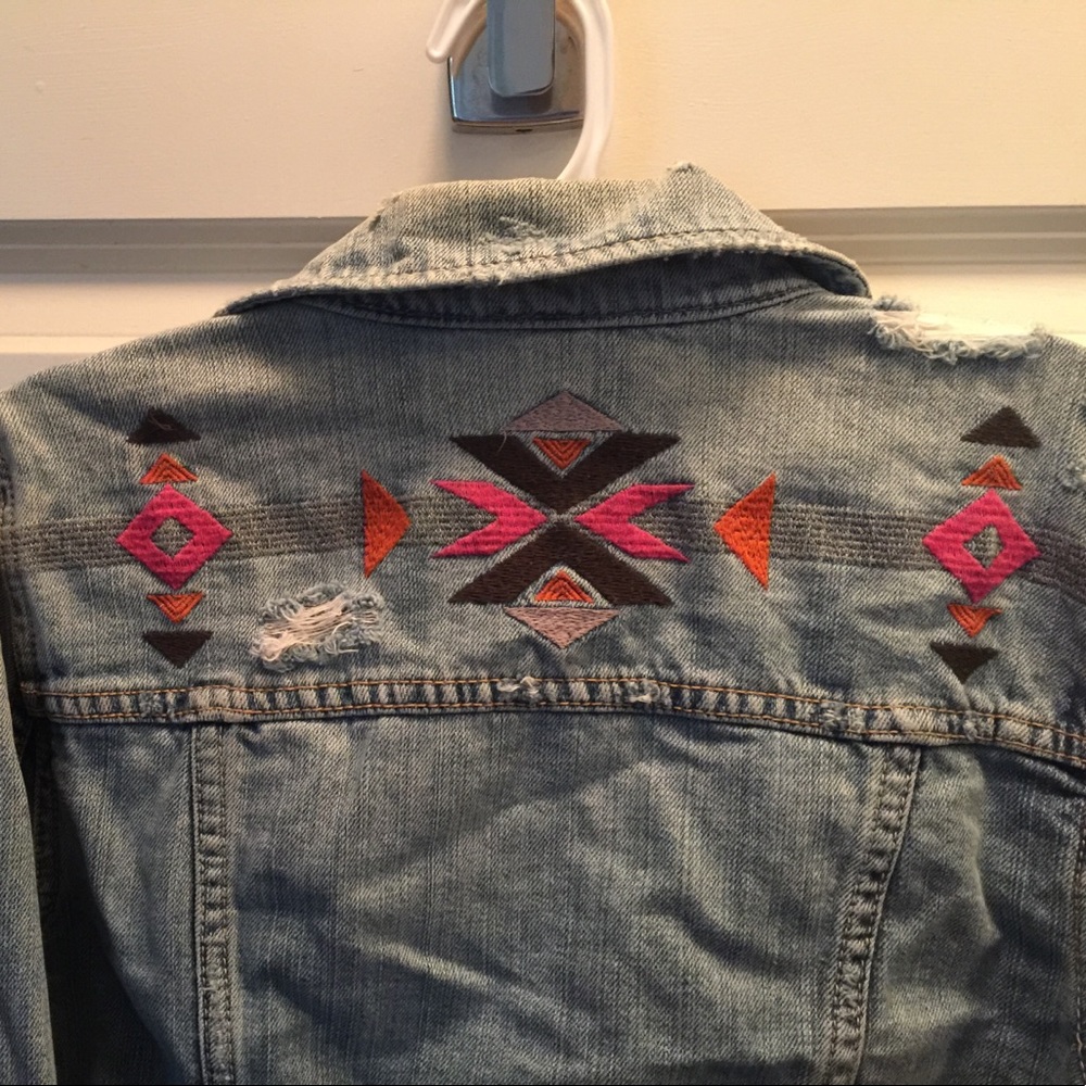 Super Fun Aztec Jean Jacket - Picture 3 of 4