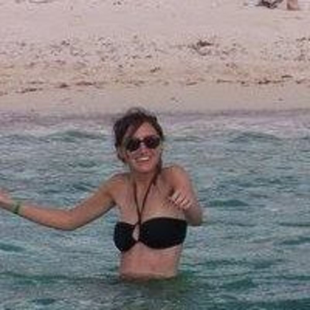 Meet your Posher, Cassandra