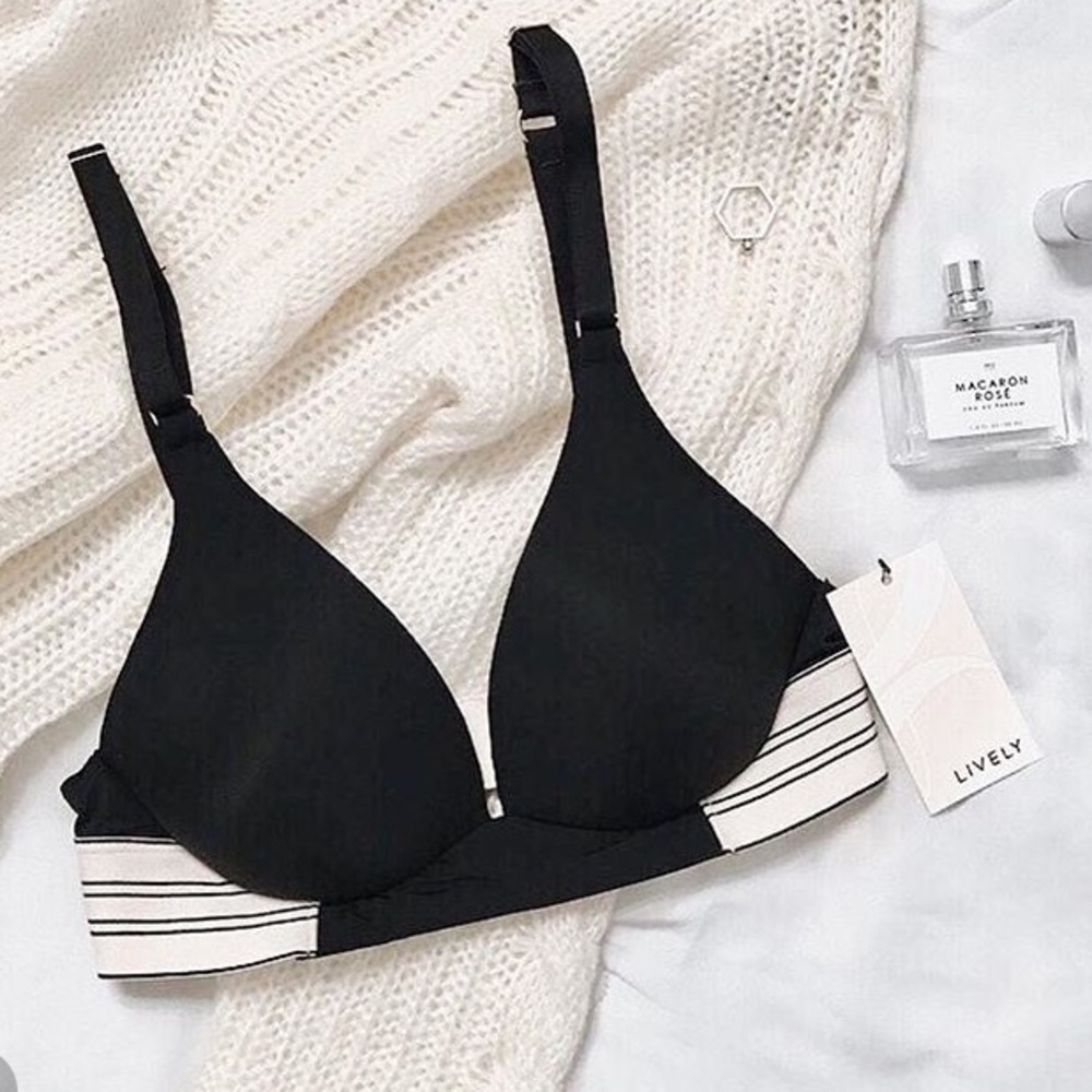 Lively Deep V No Wire bra, 32B