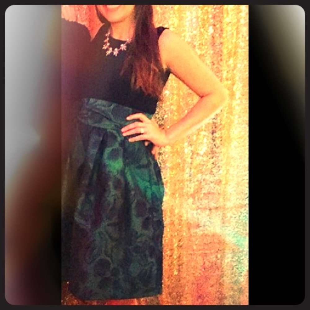 Knee-length holiday party dress- size 6