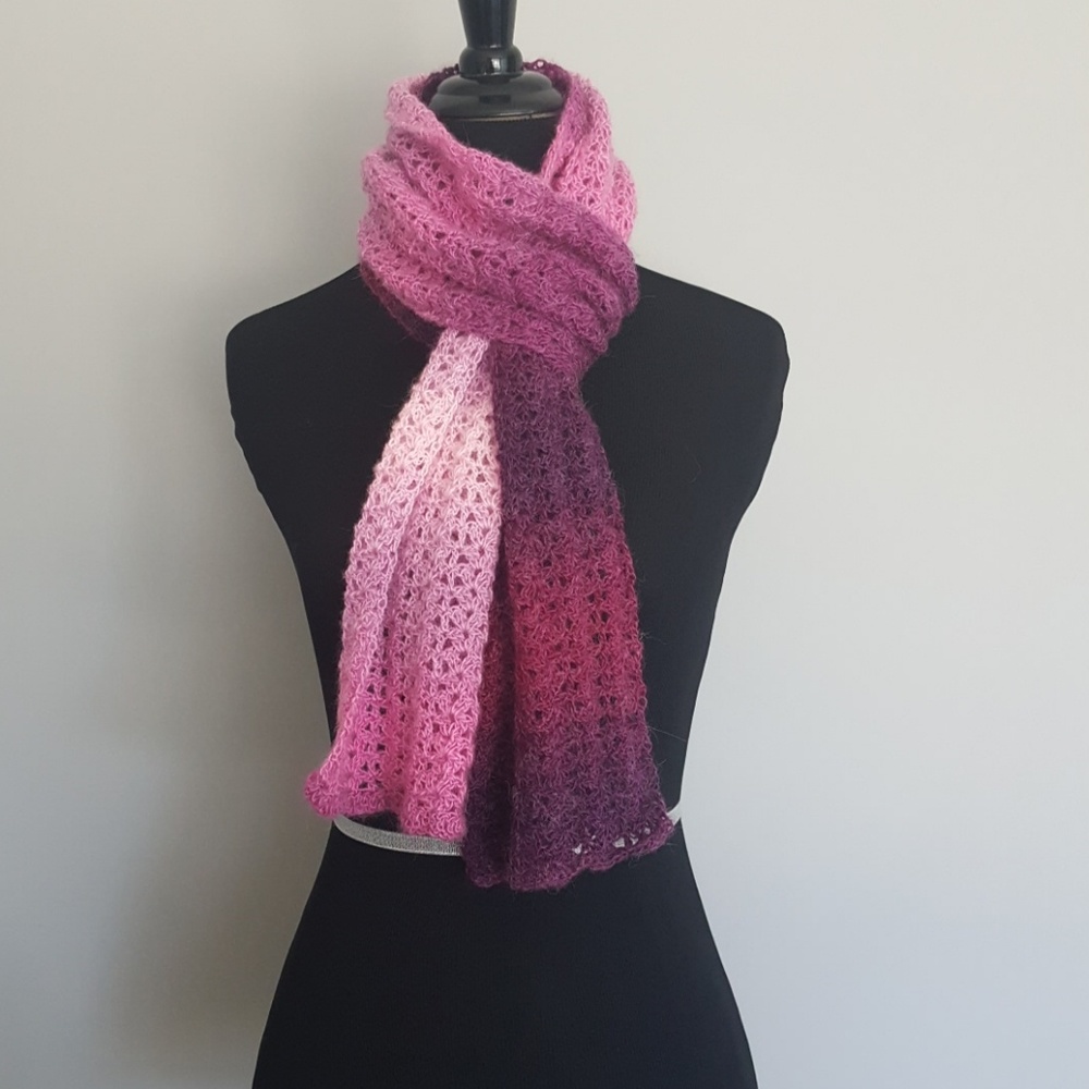 Gradient lacy scarf - Picture 2 of 3