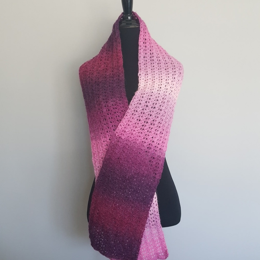 Gradient lacy scarf - Picture 3 of 3