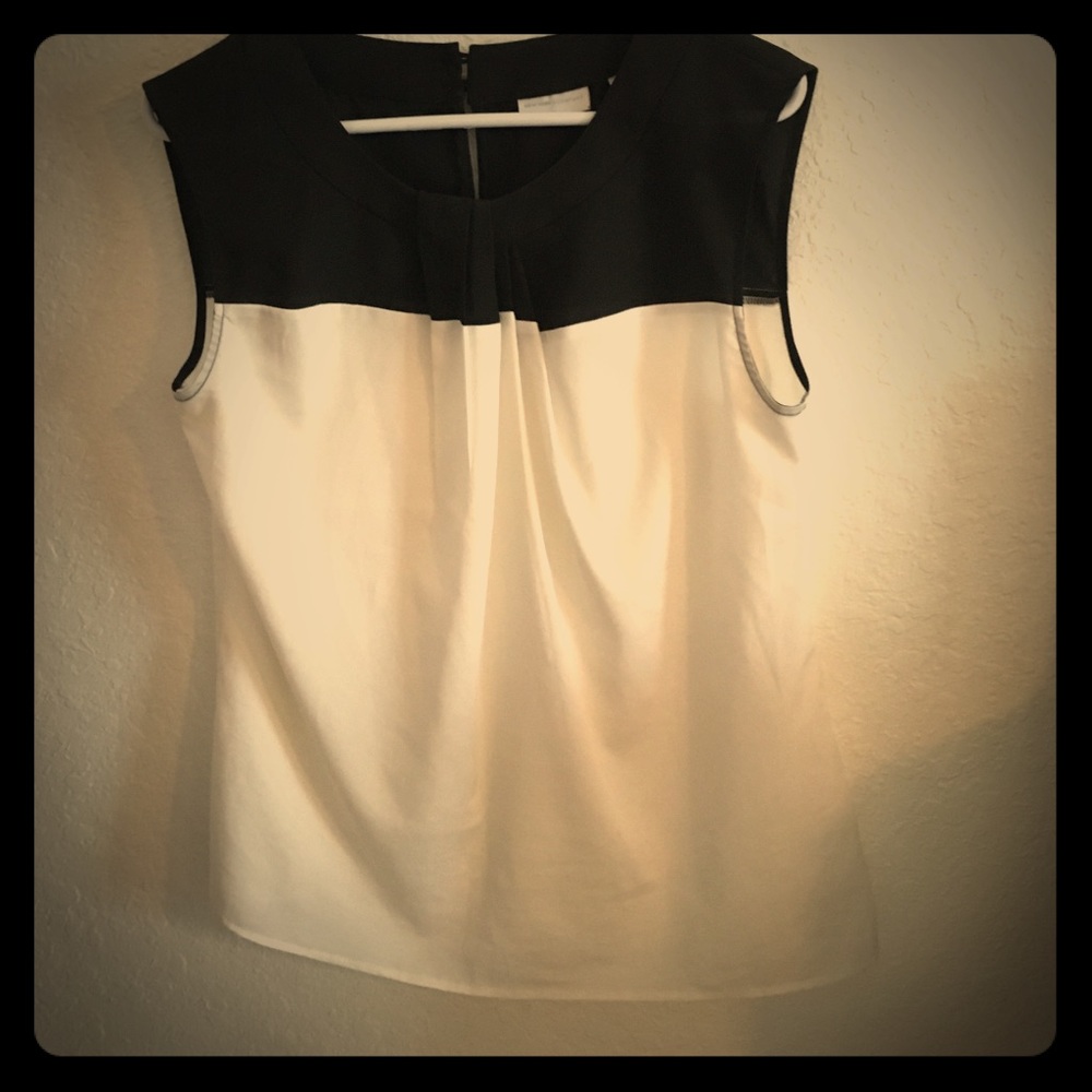 Medium black white sleeveless blouse