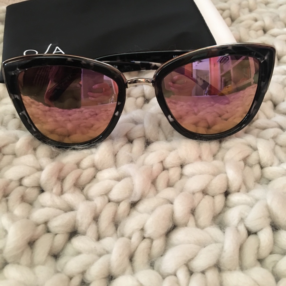 QUAY Australia My Girl Sunglasses-NEW