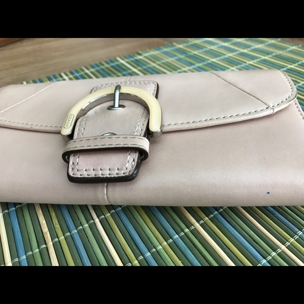SOLD - Coach pale pink wallet - Picture 4 of 4