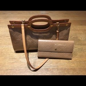Louis Vuitton Roxbury Drive Purse w Wallet